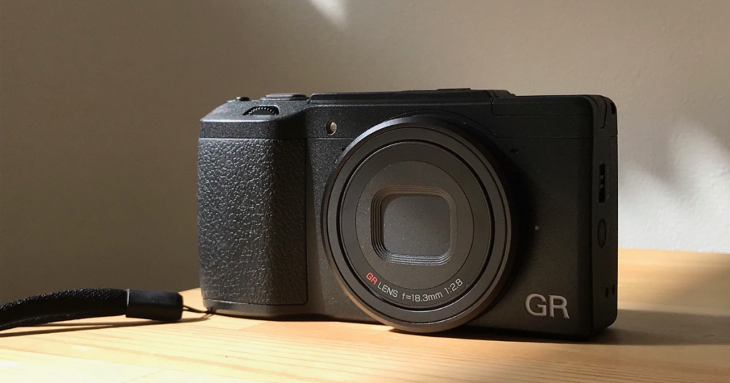 僕が2年間使ったミラーレス一眼から、RICOH GR2に買い替えた理由 | SHIMOTSUMAGAZINE